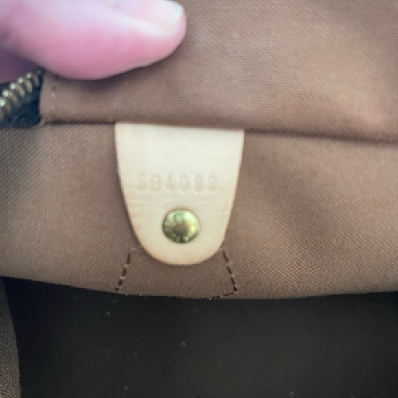 Great Bag! Inside is roomy with pocket. - Picture 2 of 4